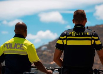 Sint Maarten : Deux officiers de police testés positifs au Covid-19