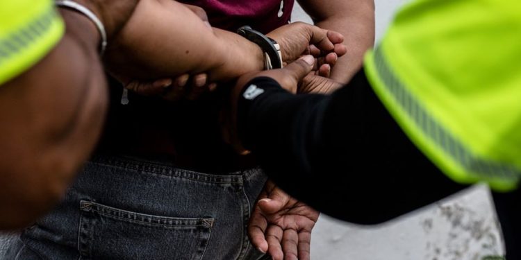 Trafic de stupéfiants : Deux personnes arrêtées à Sint Maarten