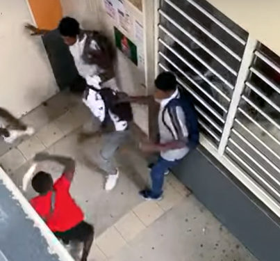 Agression à la machette : Un jeune scolarisé attaque violemment quatre élèves