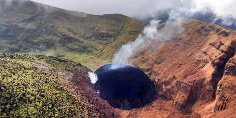 Eruption volcanique : Le volcan La Soufrière a Saint-Vincent sous surveillance