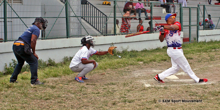 Softball et baseball : Une 4e manche très disputée