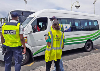 Transports publics en Guadeloupe : Contrôle à la gare routière de Basse-Terre