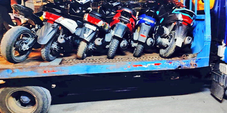 Contrôle routier à Cole Bay : Plusieurs scooters saisis