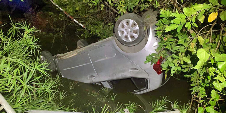 Perte de contrôle : Le véhicule finit dans le lagon