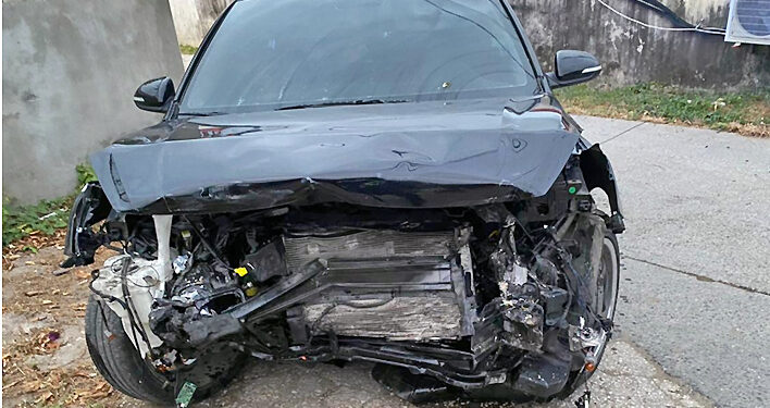 Accident de la route à Sint Maarten : Collision frontale entre deux véhicules
