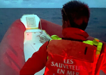 Intervention de la SNSM : Assistance en mer pour un homme à la dérive