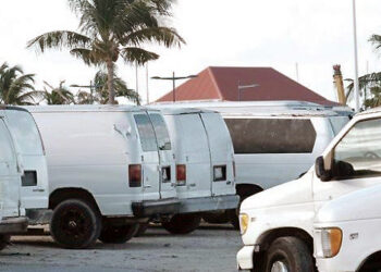 Véhicules « ventouses » au marché de Marigot : La Collectivité demande leur enlèvement