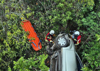 La voiture chute dans le fossé : Deux blessés à déplorer