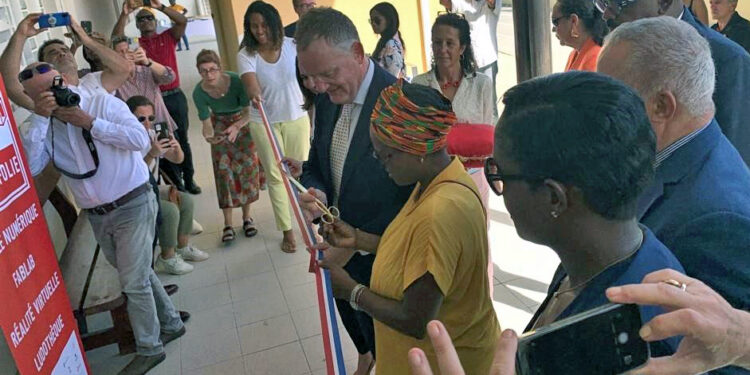 Accès à la Culture : Inauguration du kit Micro-folies à l’école Aline Hanson
